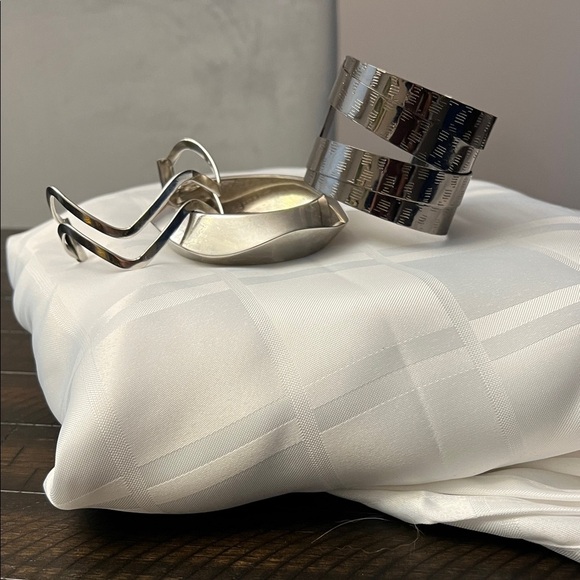 3 Silver colored Bracelets - Picture 2 of 13